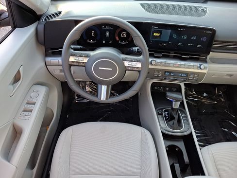 Certified 2025 Hyundai Kona SEL AWD/4WD image 12