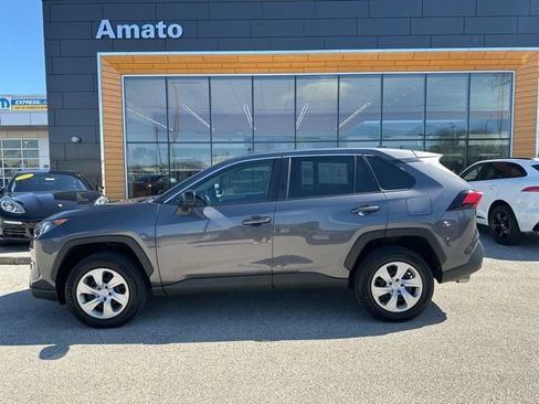 Used 2022 Toyota RAV4 LE image 9