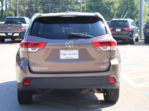 Used 2017 Toyota Highlander XLE FWD image 7
