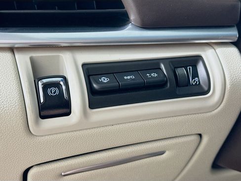 Used 2015 Cadillac XTS Platinum FWD image 16