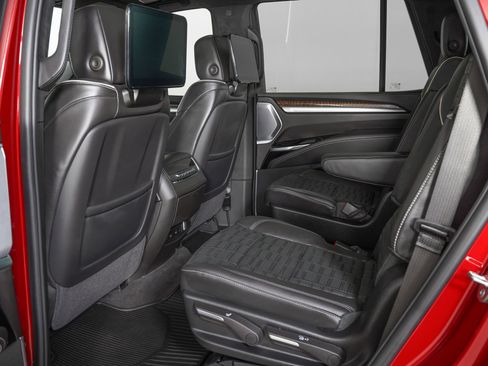 Used 2026 Cadillac Escalade Platinum Sport w/ LPO, ONYX Package image 16