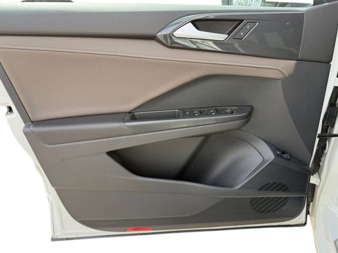 Used 2023 Volkswagen Taos SEL image 18