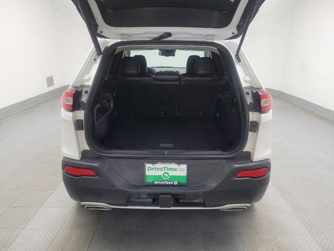 Used 2018 Jeep Cherokee Limited w/ Technology Group AWD/4WD image 29