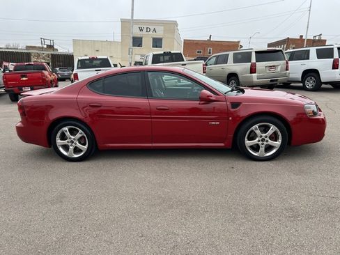 Used 2006 Pontiac Grand Prix GXP w/ Sun And Sound Package image 8