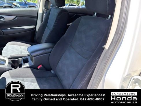 Used 2016 Nissan Rogue SV w/ SV Premium Package AWD/4WD image 11
