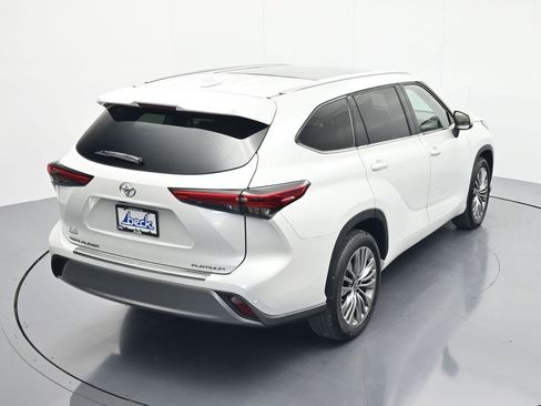 Used 2022 Toyota Highlander Platinum FWD image 35