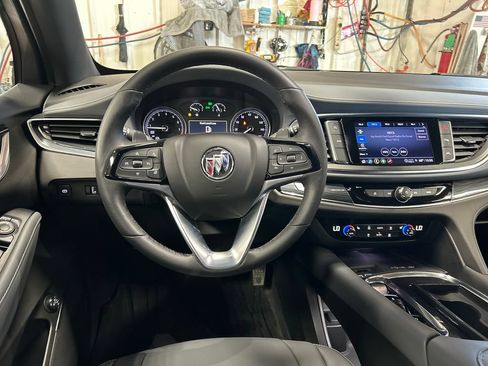 Used 2024 Buick Enclave Essence AWD/4WD image 17