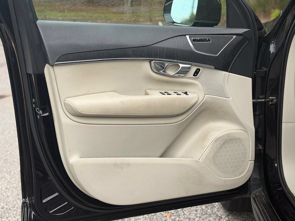 Used 2020 Volvo XC90 T5 Momentum AWD/4WD image 9