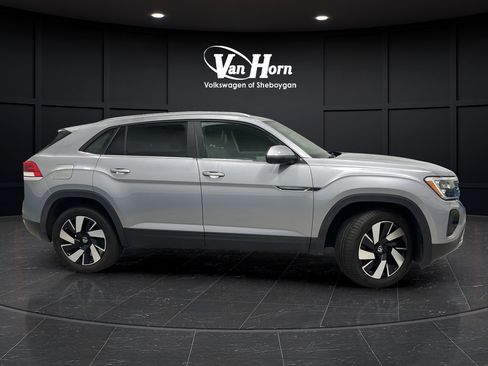 Used 2024 Volkswagen Atlas Cross Sport SE w/ Panoramic Sunroof Package AWD/4WD image 8
