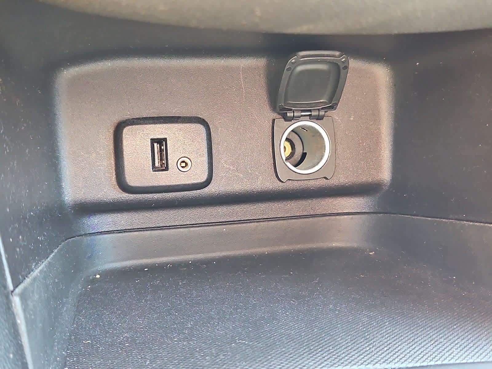 Used 2018 Chevrolet Equinox LT FWD image 28