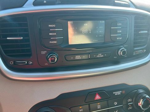Used 2016 Kia Sorento LX FWD image 8