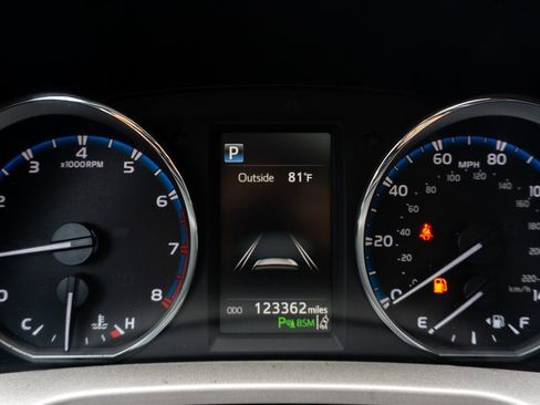 Used 2016 Toyota RAV4 Limited image 24