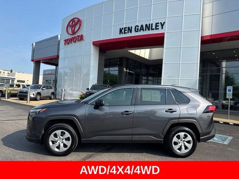 Used 2023 Toyota RAV4 LE AWD/4WD image 3