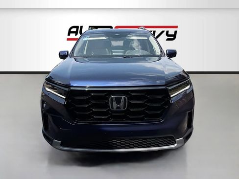 Used 2025 Honda Pilot Touring image 2