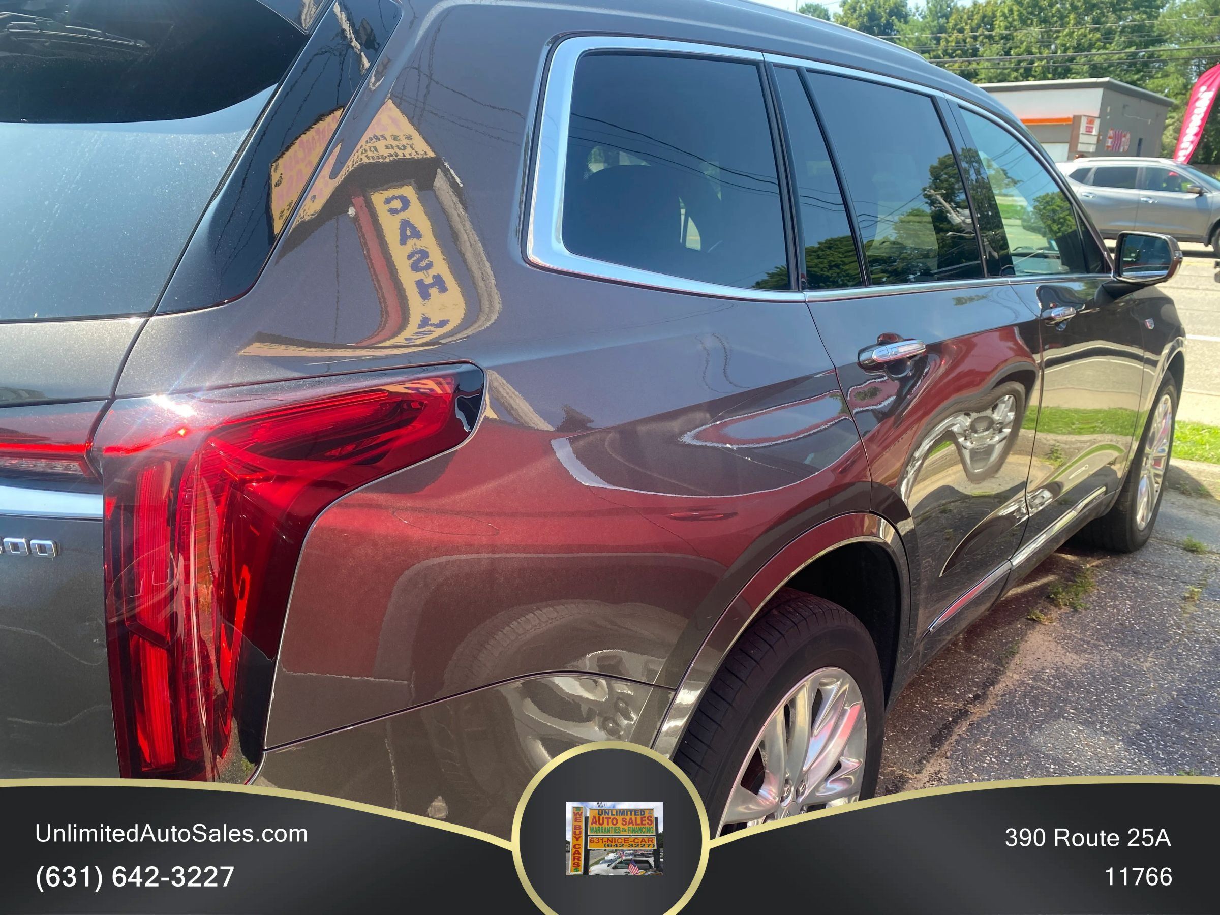 Used 2020 Cadillac XT6 Premium Luxury w/ Platinum Package AWD/4WD image 4