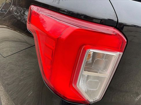 Used 2020 Ford Explorer Platinum w/ Premium Technology Package image 30