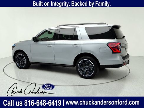 Used 2023 Ford Expedition Limited AWD/4WD image 5