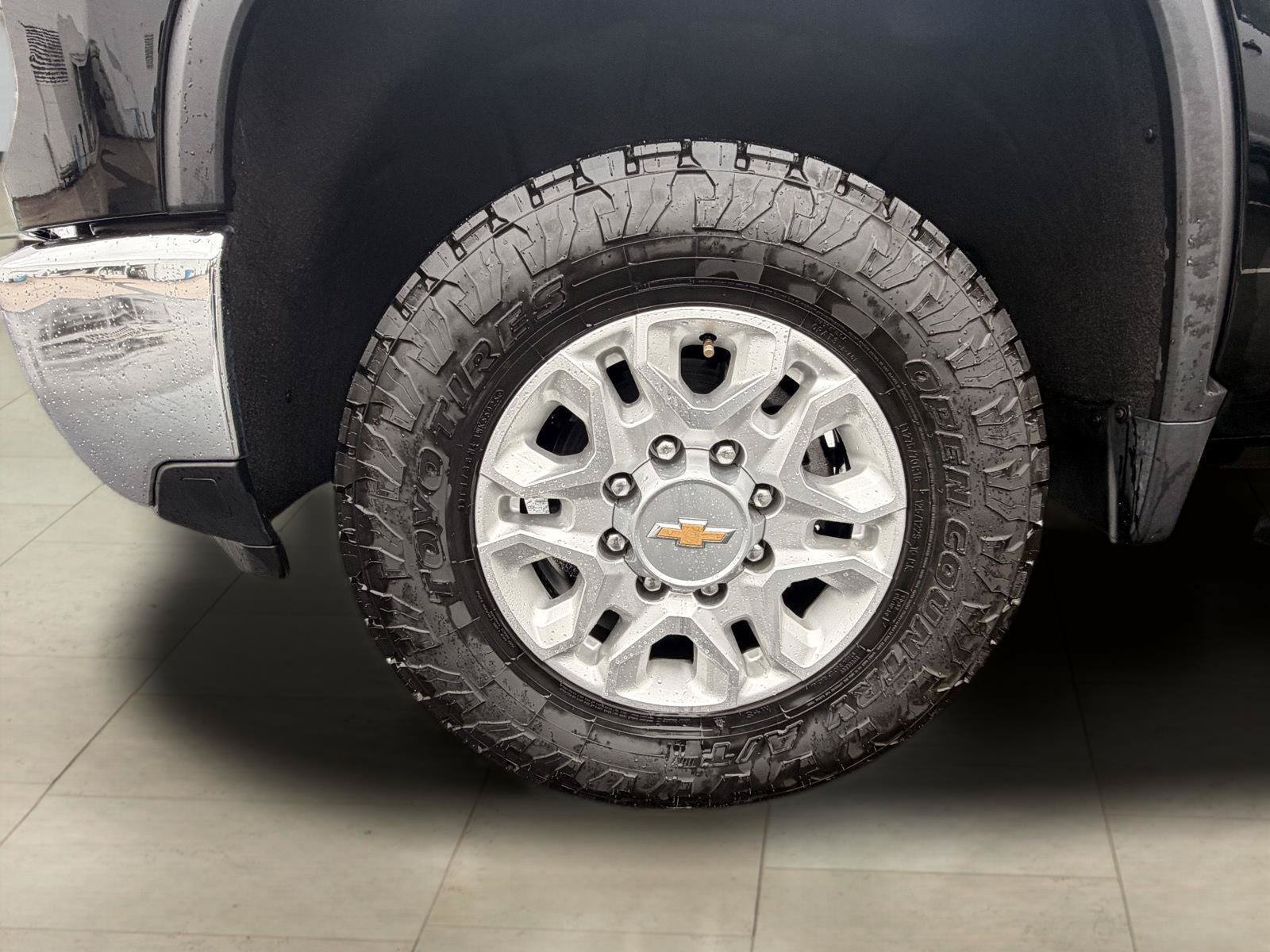 Used 2024 Chevrolet Silverado 2500 LTZ w/ LTZ Plus Package AWD/4WD image 9