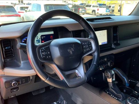 Used 2022 Ford Bronco Wildtrak image 18