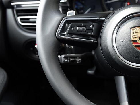Certified 2026 Porsche Macan AWD/4WD image 15