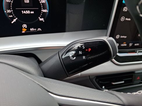New 2026 Volkswagen Tiguan SE AWD/4WD image 11