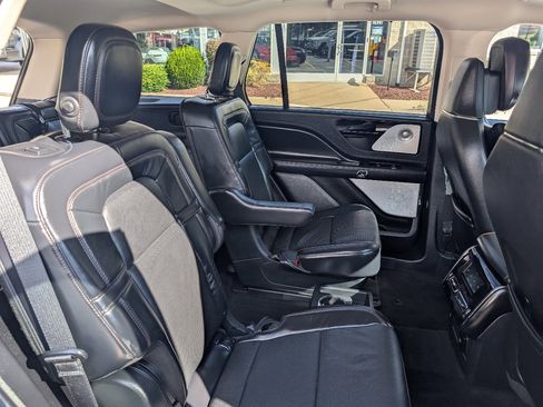 Used 2020 Lincoln Aviator Reserve w/ Equipment Group 201A image 25
