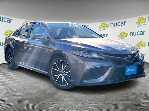 Used 2023 Toyota Camry SE image 1