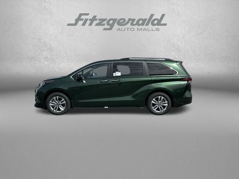 New 2026 Toyota Sienna XLE image 4