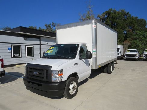 Used 2021 Ford E-350 and Econoline 350 Super Duty w/ Power Windows & Locks Group image 3