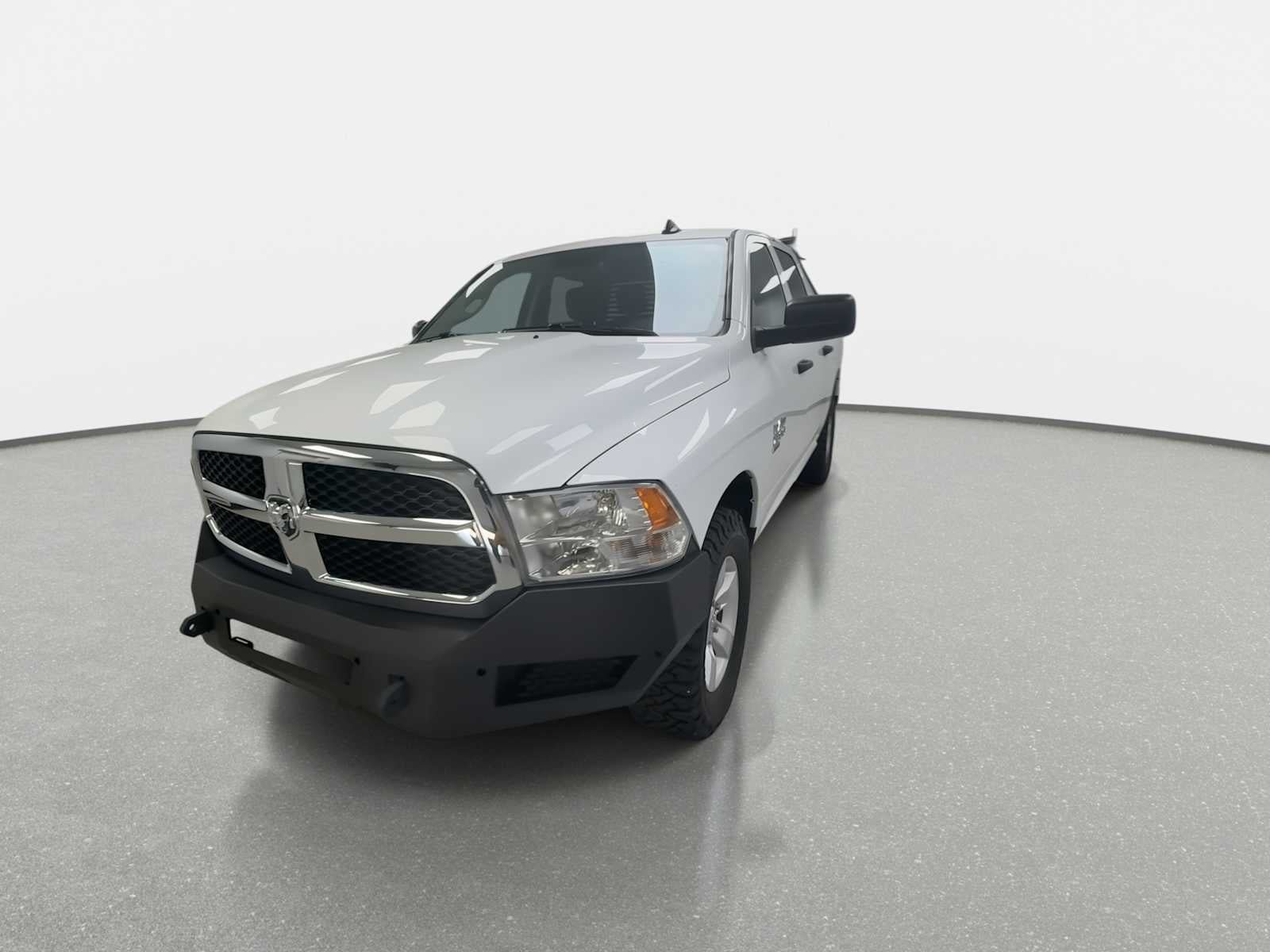 Used 2022 RAM 1500 Classic SLT w/ Electronics Group AWD/4WD image 4