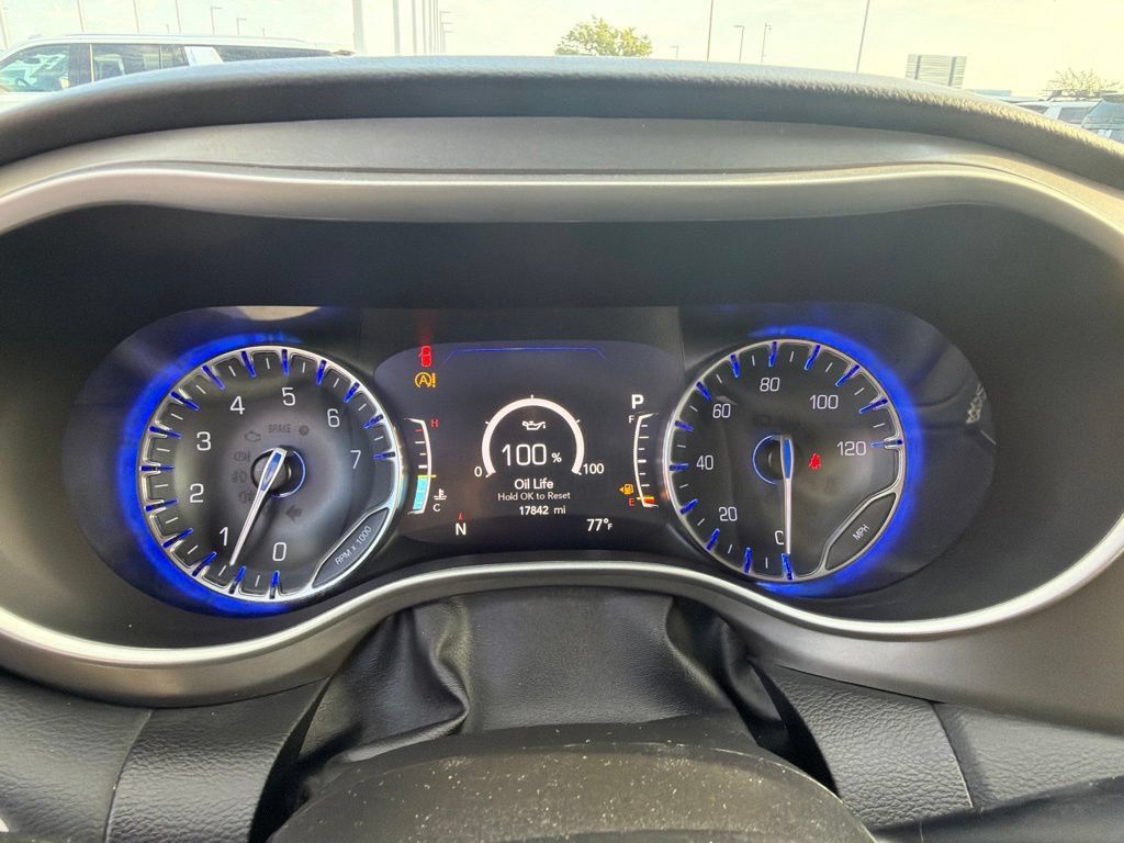 Used 2022 Chrysler Pacifica Touring-L FWD image 25