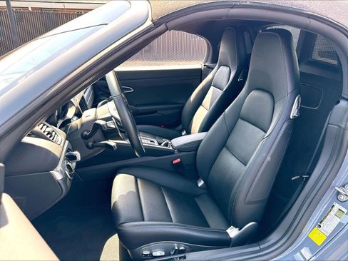 Used 2024 Porsche 718 Boxster RWD image 28