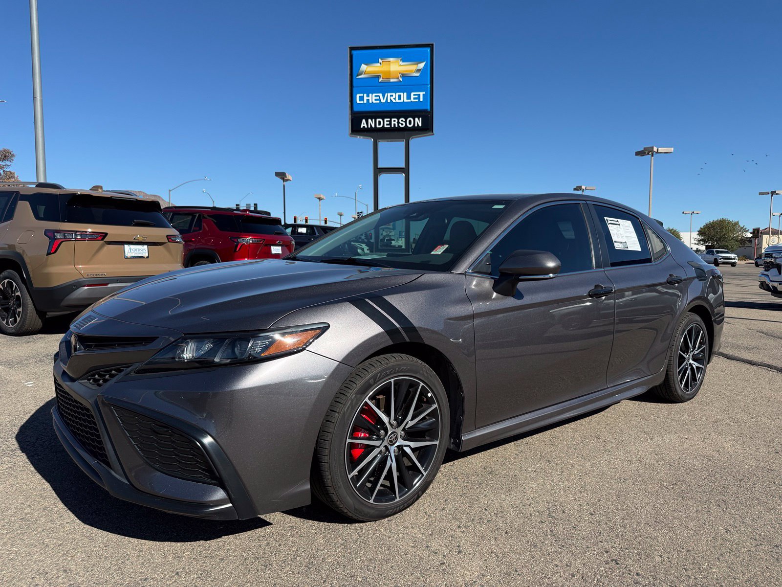 Used 2022 Toyota Camry SE w/ Carpet Mat Package (TMS) FWD image 1