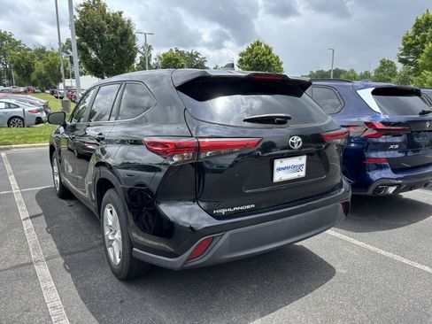 Used 2023 Toyota Highlander L FWD image 14