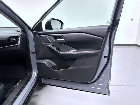Certified 2025 Nissan Rogue SV AWD/4WD image 16
