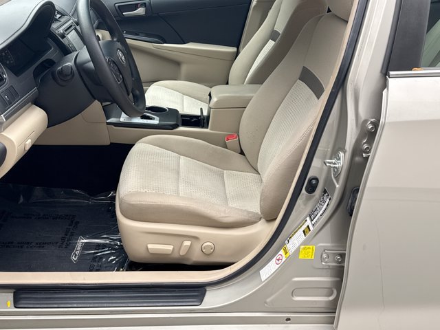 Used 2014 Toyota Camry LE FWD image 11
