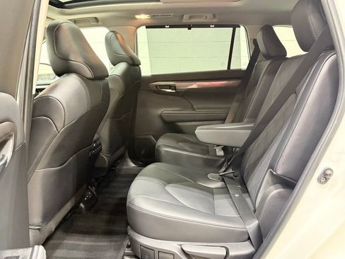 Used 2022 Toyota Highlander Limited image 34