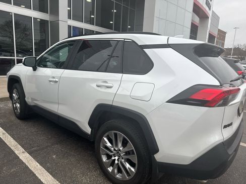 Used 2023 Toyota RAV4 XLE Premium image 6