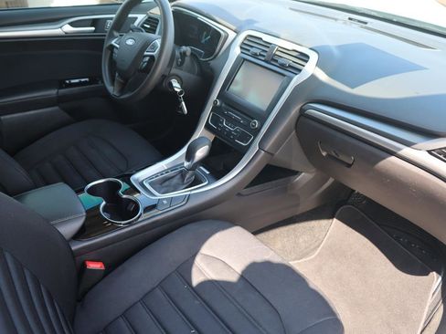 Used 2016 Ford Fusion SE image 11