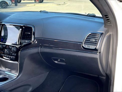 Used 2019 Jeep Grand Cherokee Overland image 18