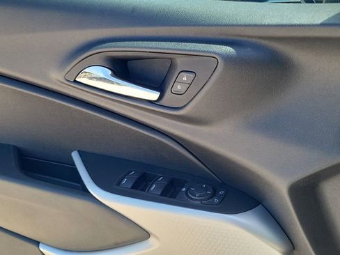 Certified 2024 Chevrolet Trax RS w/ Driver Confidence Package image 17