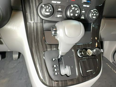 Used 2012 Kia Sedona EX FWD image 50