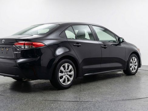 Used 2025 Toyota Corolla LE FWD image 9