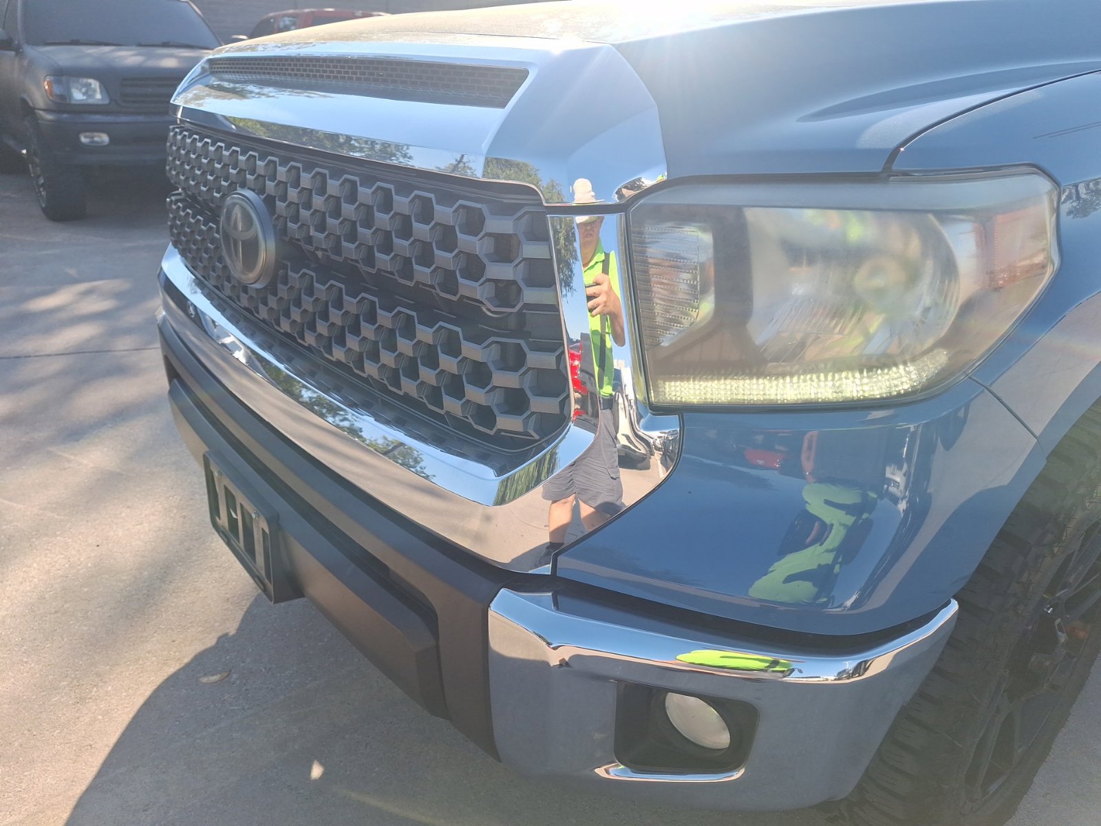 Used 2020 Toyota Tundra SR5 w/ SR5 Leather Package AWD/4WD image 10