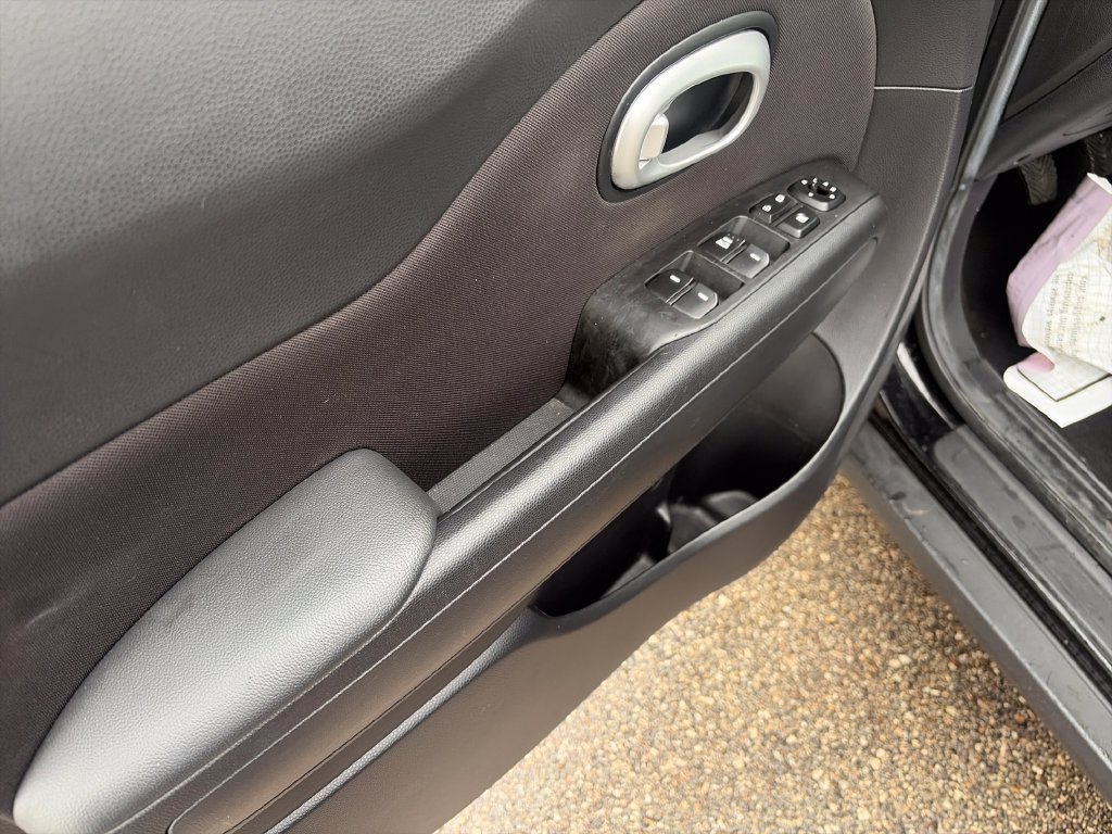 Used 2016 Kia Soul FWD image 13