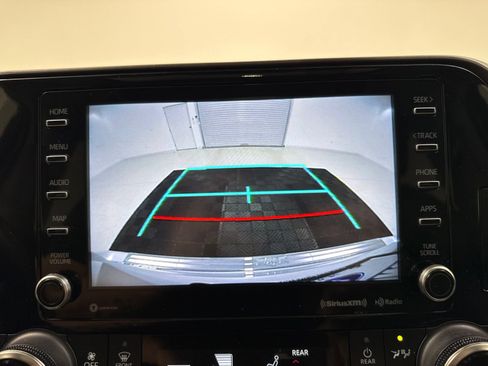 Used 2022 Toyota Highlander XLE FWD image 25