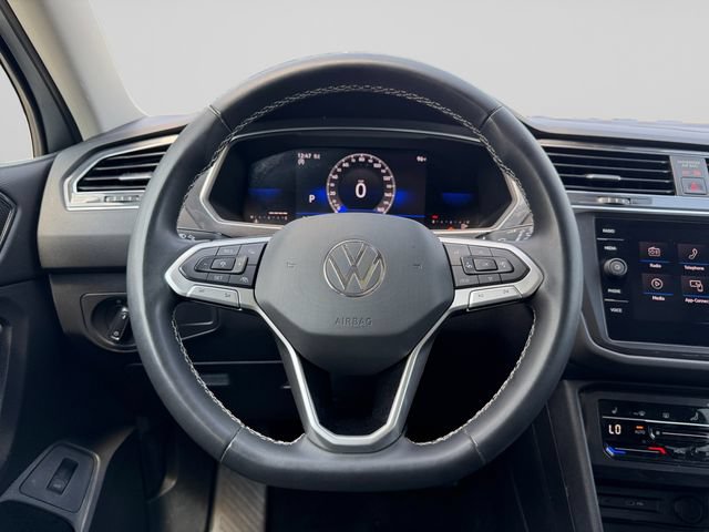 Used 2022 Volkswagen Tiguan SE w/ Panoramic Sunroof Package AWD/4WD image 11