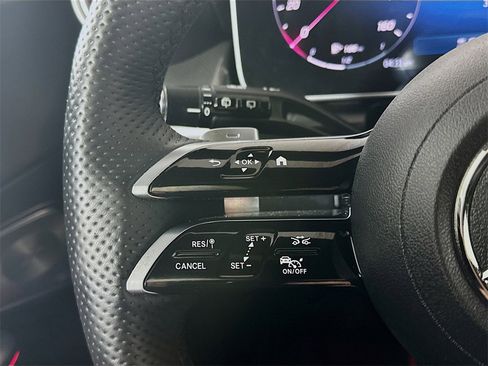 Used 2025 Mercedes-Benz GLC 300 4MATIC image 25