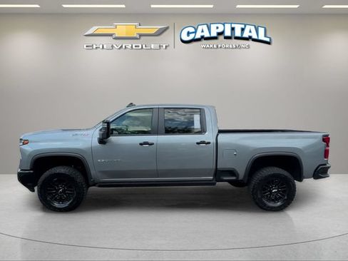 Used 2024 Chevrolet Silverado 2500 ZR2 w/ Technology Package AWD/4WD image 2