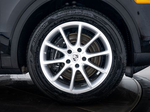 Certified 2026 Porsche Cayenne AWD/4WD image 11